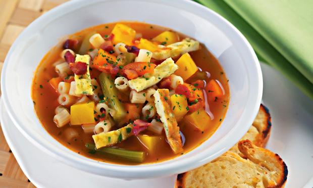 Com a chegada das temperaturas mais baixas, nada como um prato bem quentinho para saciar a fome. Aprenda algumas receitas para variar no cardápio e surpreender
