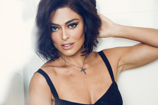 O hair stylist Tiago Parente, responsável pela transformação da atriz global, Juliana Paes, comenta sobre o novo corte de cabelo - tendência da estação