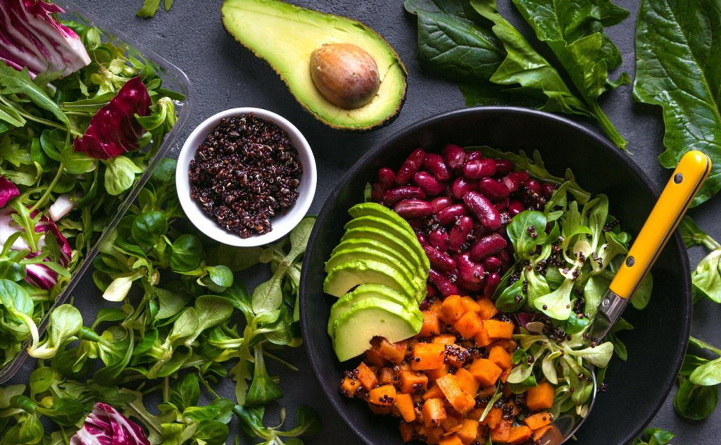 Os ingredientes e os molhos são a chave para a salada ser considerada saudável de verdade