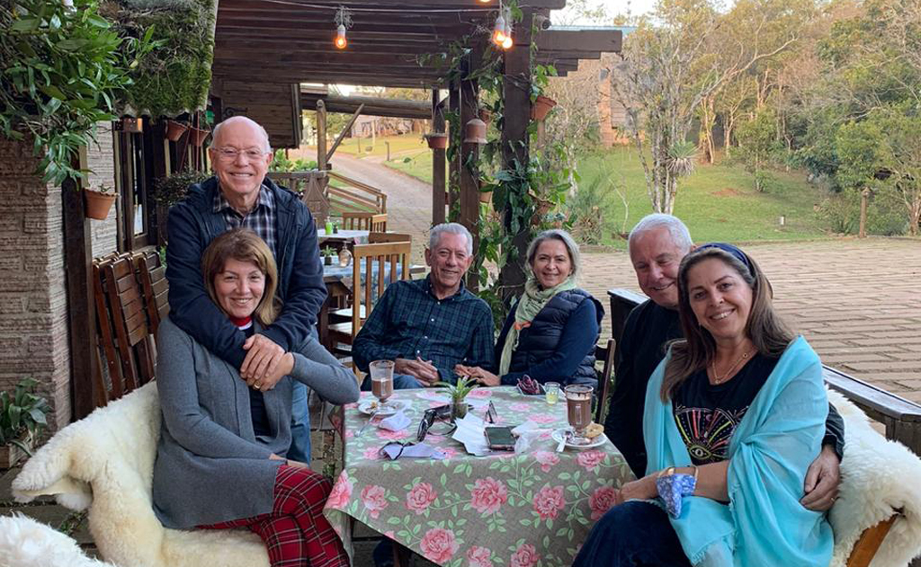 Everaldo Ferreira e Lana, Aldair Kozuchovski e Adriana Búrigo, e Landoaldo Isoppo e Jussara celebram a amizade