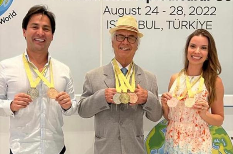 Prodapys de Araranguá, leva 7 medalhas no Apimondia, na Turquia