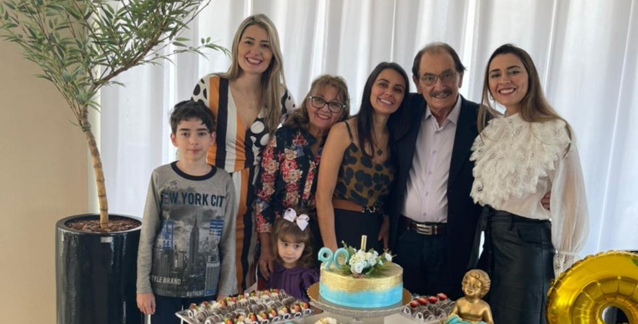 Empresário criciumense brinda aniversário rodeado pela família