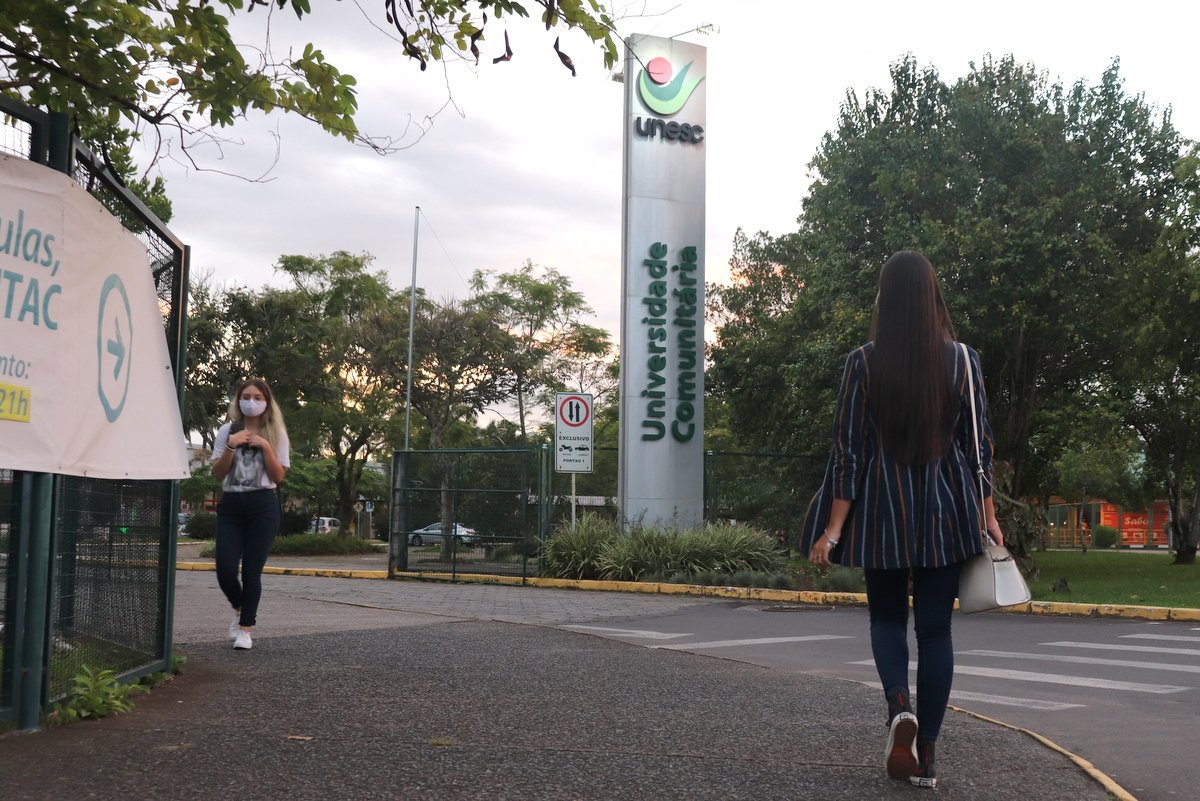 Universidade oferece três cursos com início nos próximos dias para diferentes profissionais