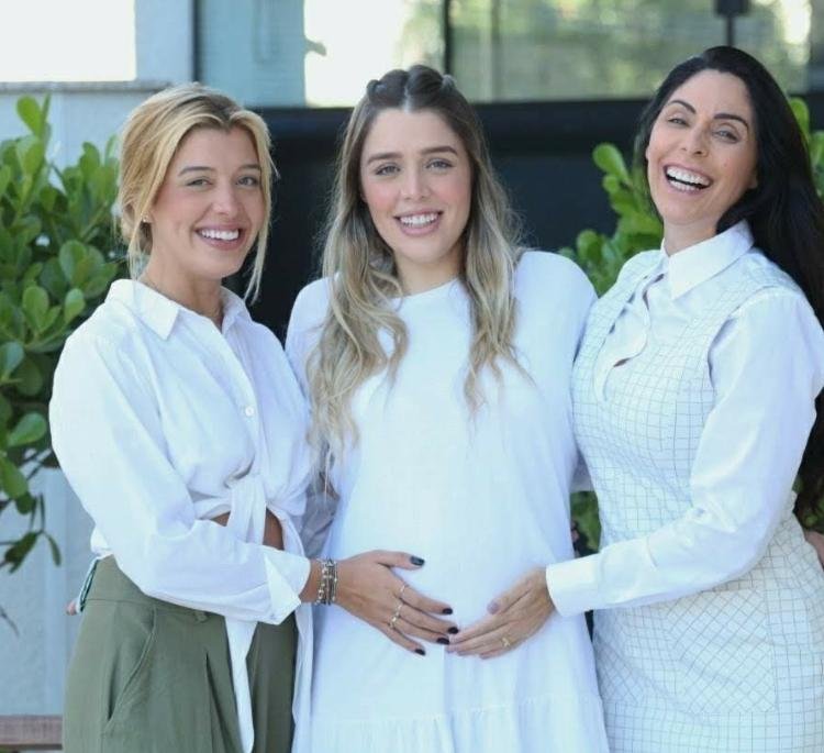 Vovó Giovânia de Sá e a mana Duda já estão na expectativa com a chegada do baby Joaquim, da mamãe Emilly