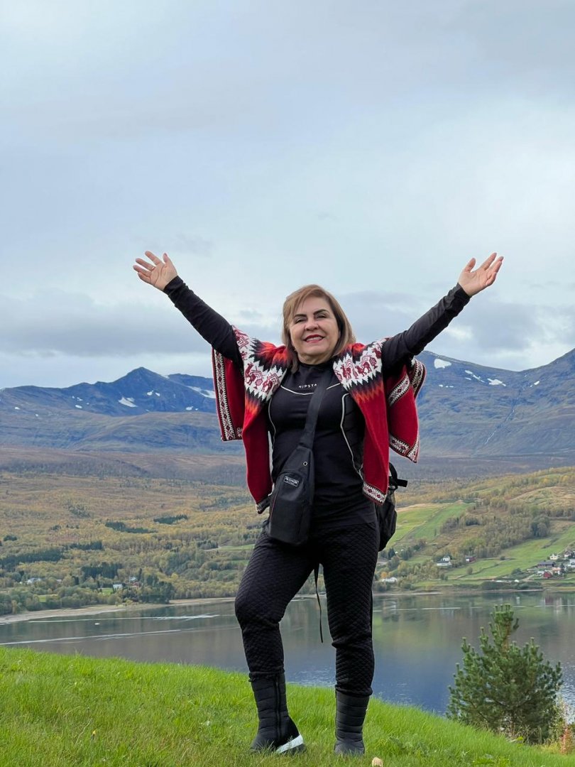 Márcia Trevisol e um grupo de turistas em busca da Aurora Boreal