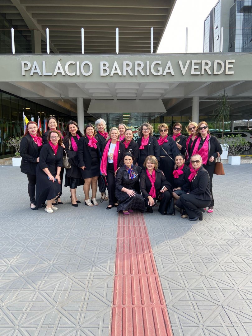 A presidente do Rotary Club de Tubarão Luz, Sra. Kercia Cardoso Menegaz, expressou sua gratidão pelo reconhecimento